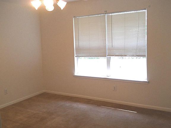 5th image of 11814 Chetman Dr APT B