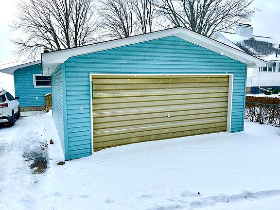2nd image of 2771 Lakewood Dr