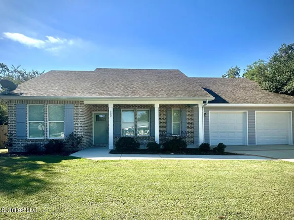 300 7th St, Bay Saint Louis, MS 39520