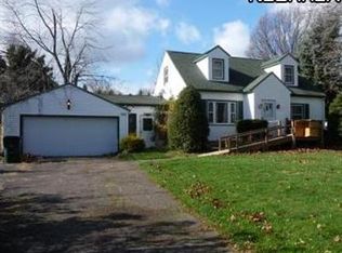 3918 Croydon Rd, Barberton, OH 44203