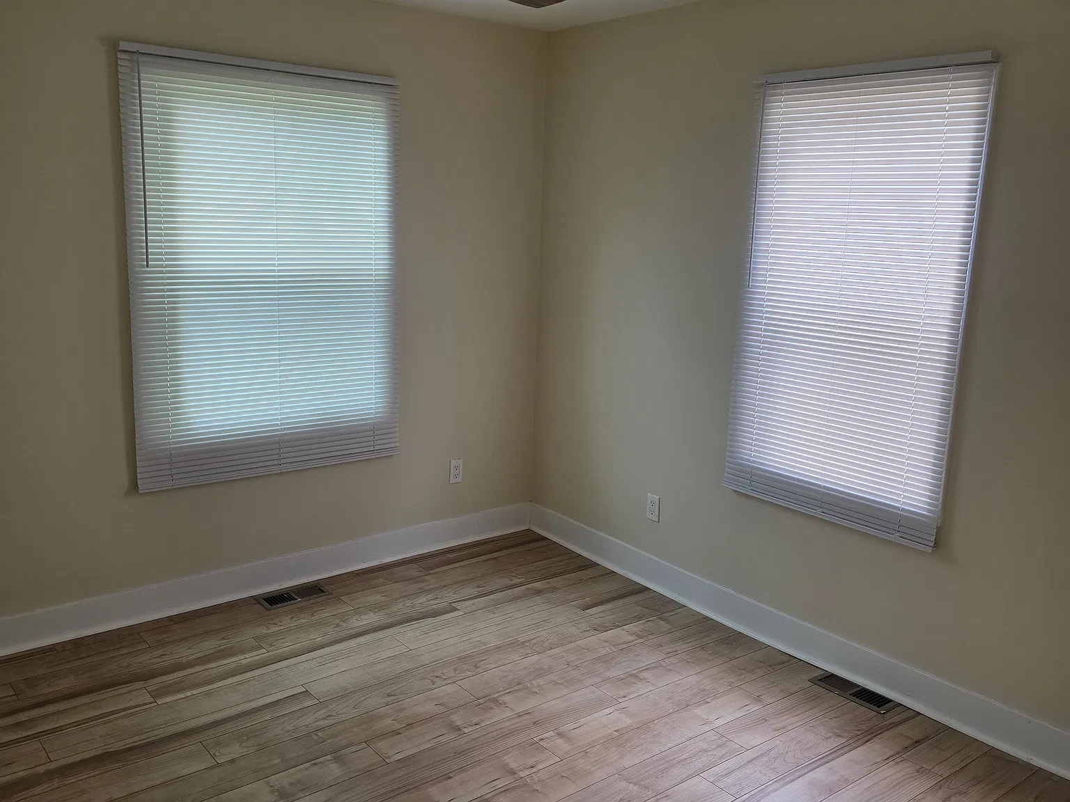 4 bed, 775 sqft, $2,100 — Photo 4