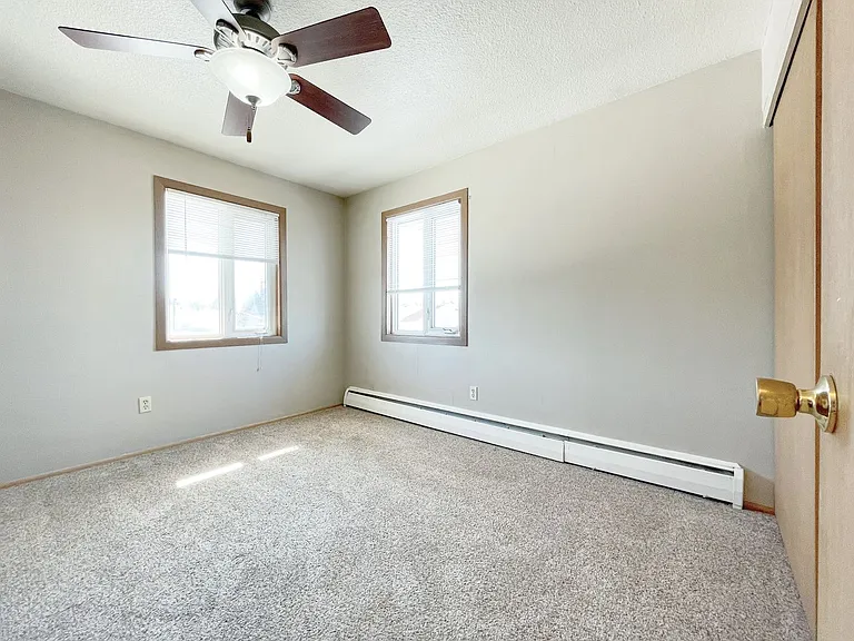 Fairmont Apartments — Photo 9