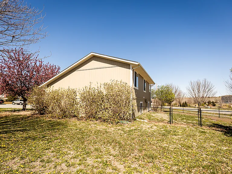 2202 Cinder Ct — Photo 2