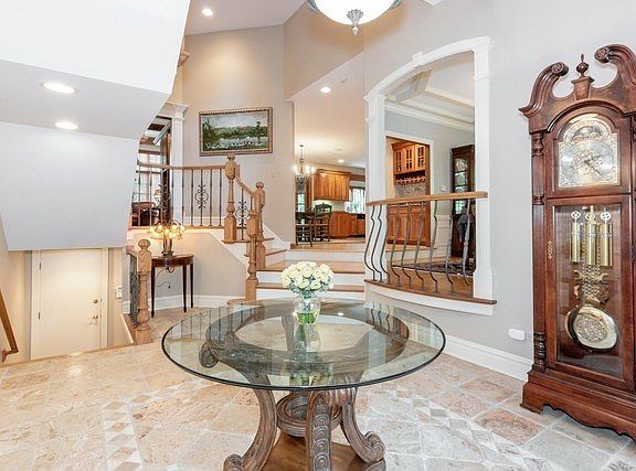 3rd image of 242 N Montclair Ave