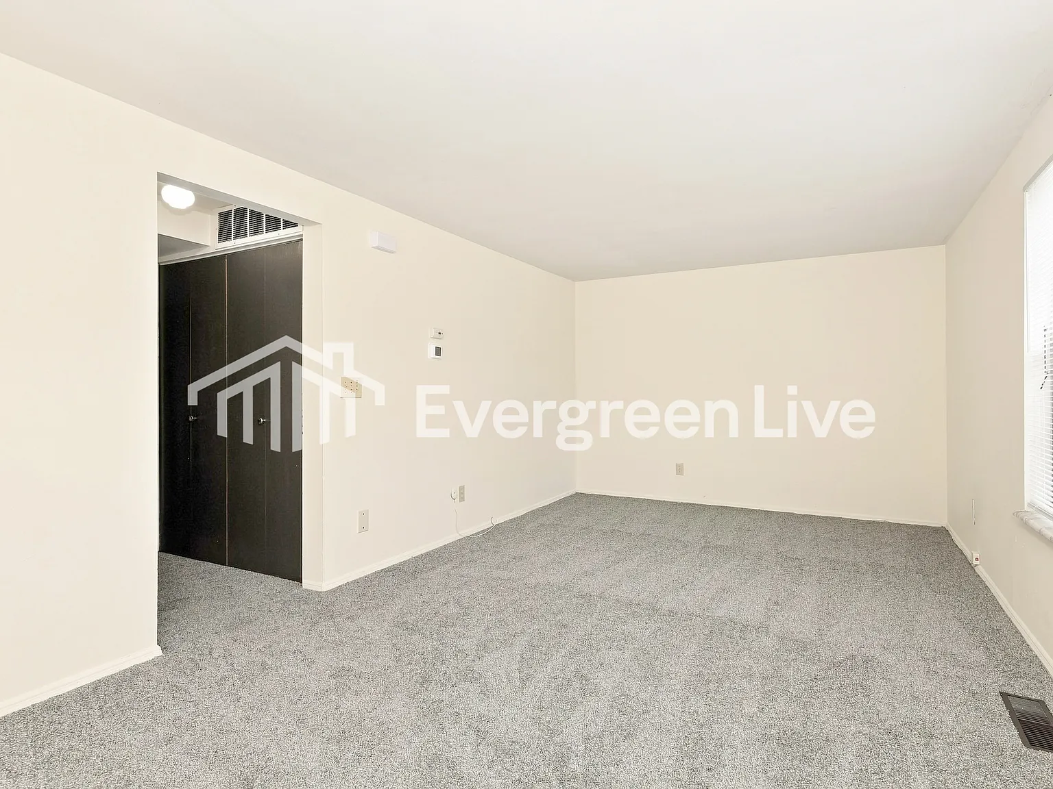 3 bed, 1.5 bath, 1555 sqft, $1,145 — Photo 3