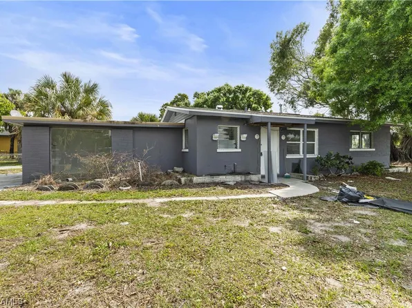 1527 Veronica S Shoemaker Blvd, Lehigh Acres, FL 33916