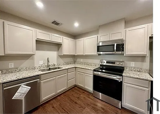 2 bed, 954 sqft, $1,900 — Photo 4