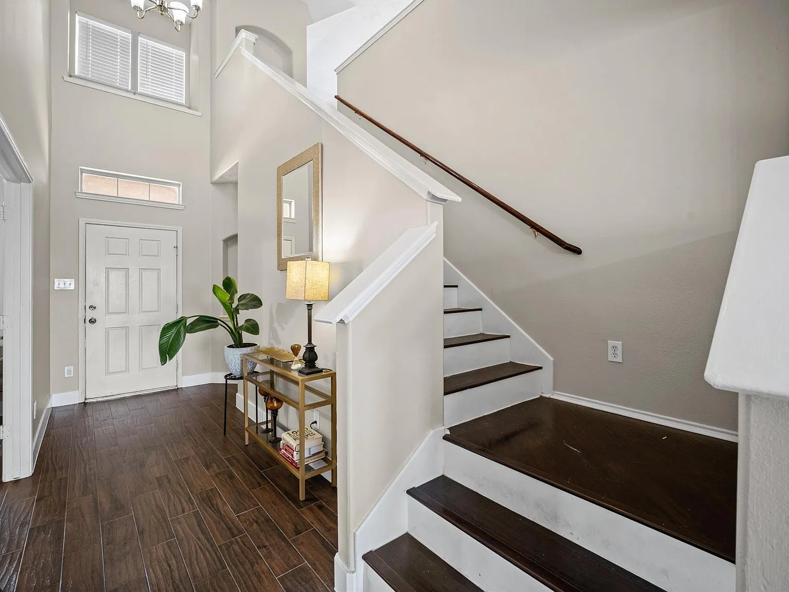 4 bed, 2.5 bath, 2916 sqft, $2,450 — Photo 4