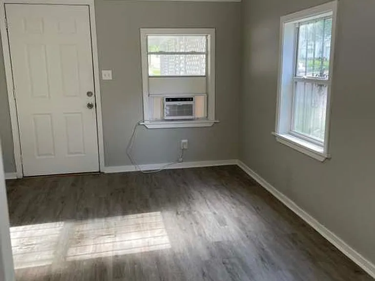 200 Stillwood Dr — Photo 9