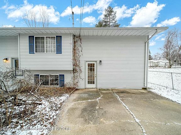2nd image of 3325 Luroma Dr