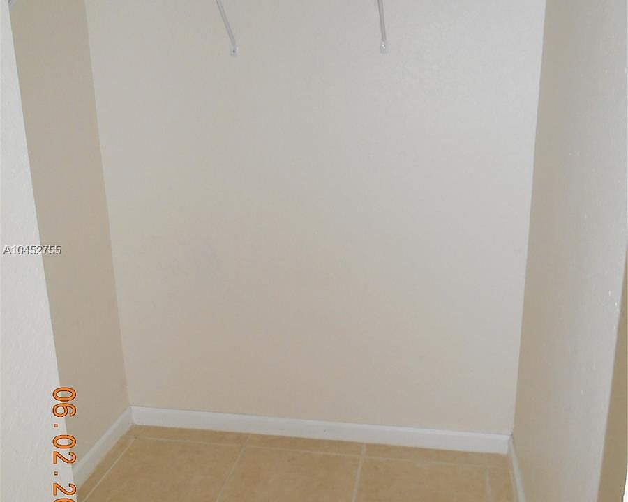 1st image of 1095 NE 39th Ave