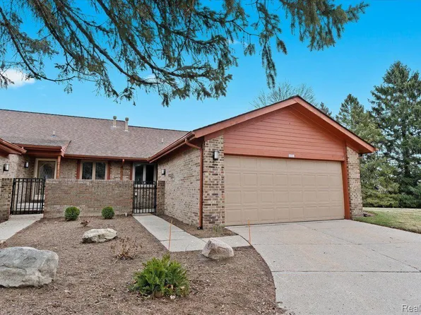 920 Greenview Ct, Rochester, MI 48307