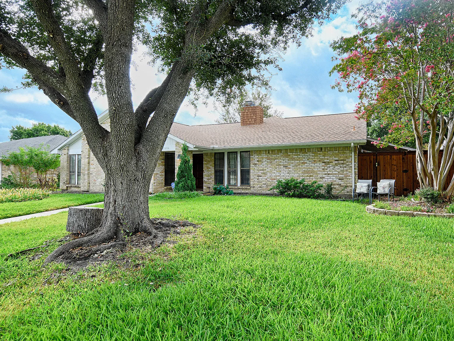 4 bed, 2334 sqft, $2,800 — Photo 2