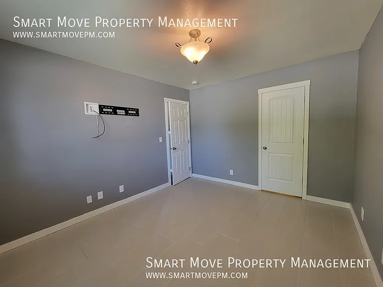 2705 E Mendota Dr — Photo 11
