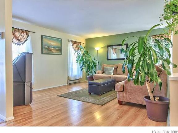 5th image of 37 Sandhurst St