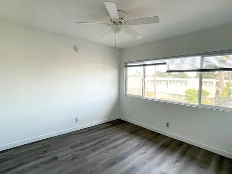 4800 August St #19 — Photo 9