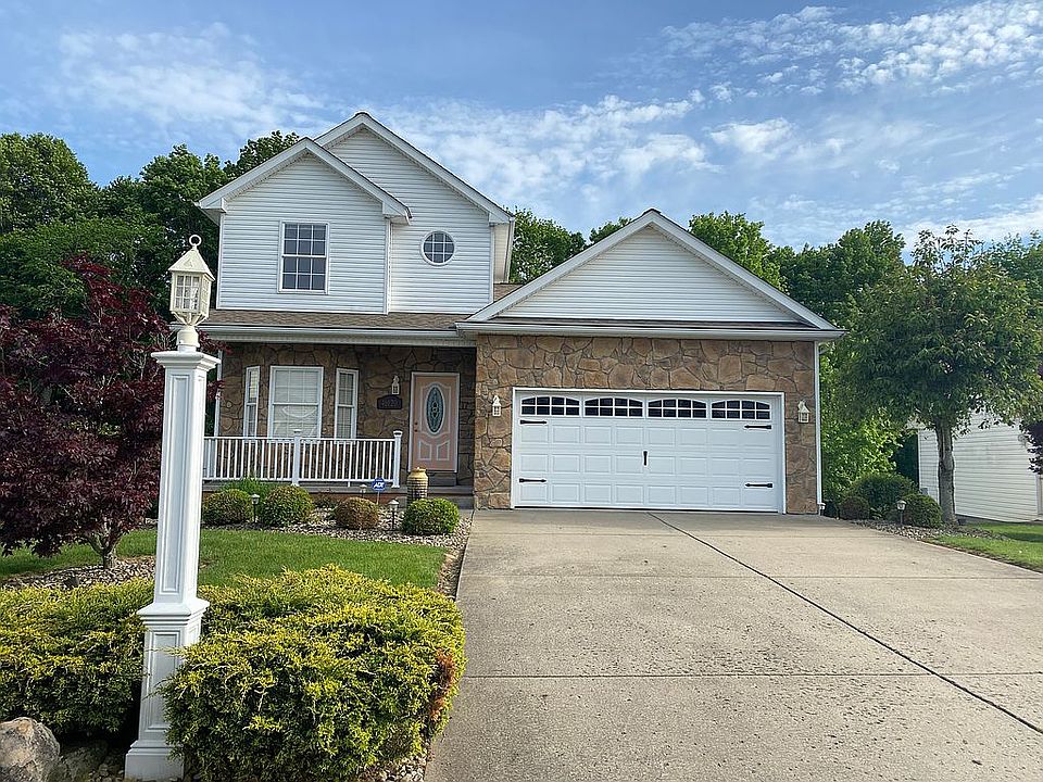 1st image of 46120 Country Lake Dr
