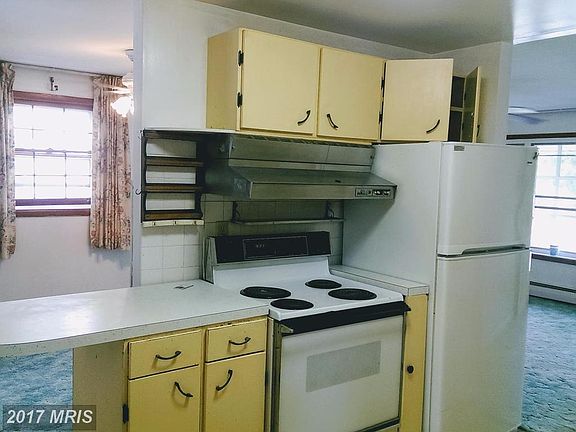3rd image of 1144 Saint Catherine Dr