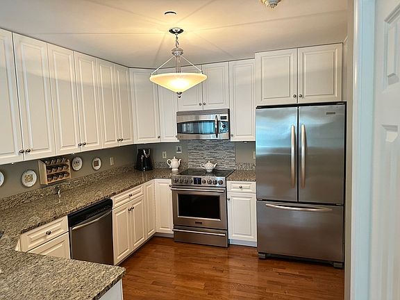 2nd image of 767 Washington St APT 201