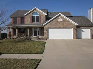 18 Brunton Ct, Bloomington, IL 61704