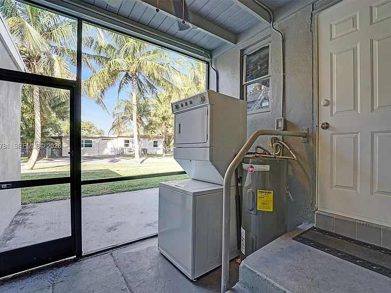 529 NW 8th St — Photo 15