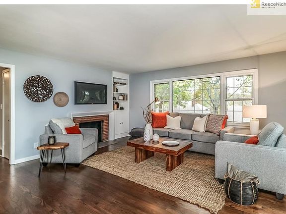 5th image of 9037 Holly St