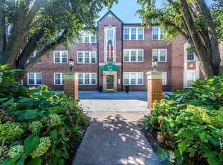 7538 Wydown Blvd APT 2B, Saint Louis, MO 63105