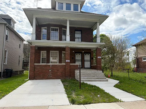 1343 Seward St Photo 1