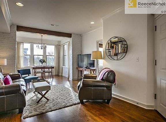 4th image of 200 E 43rd St APT 202