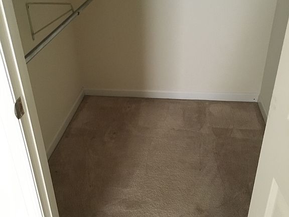3rd image of 403 Eagle Brook Dr