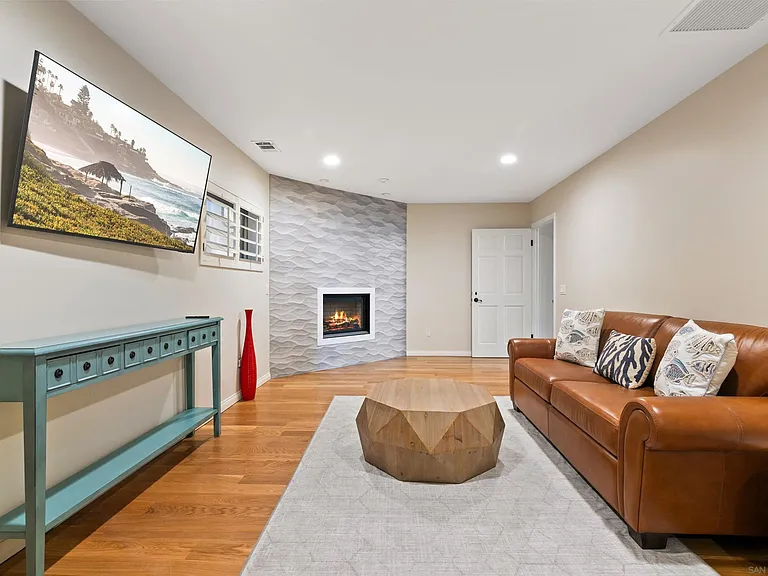 253 Gravilla St — Photo 24