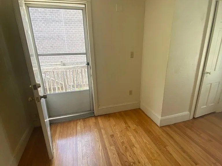 378 Crown St — Photo 18