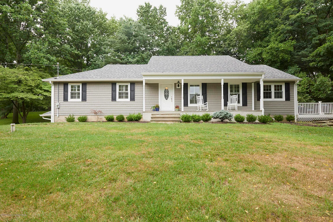 32 Maple Dr photo 1