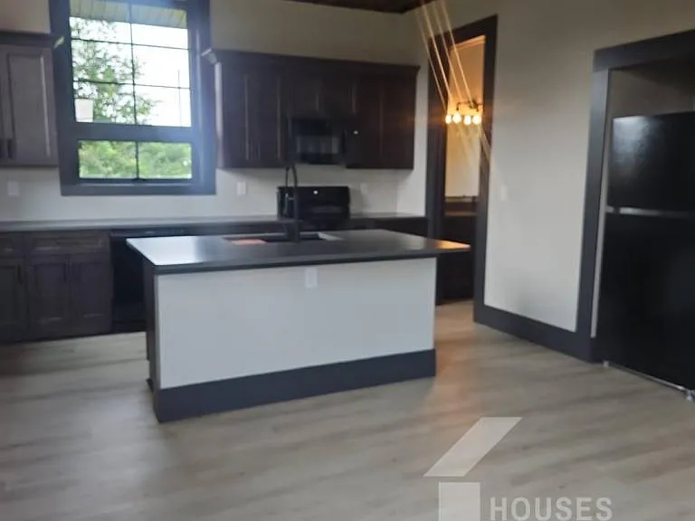 8 Dargan St — Photo 4