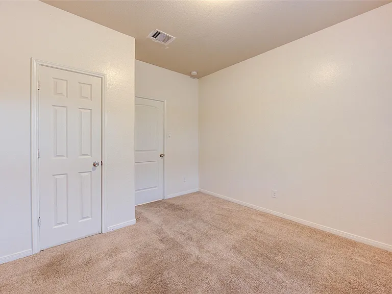 734 Mill Spring Ct — Photo 6