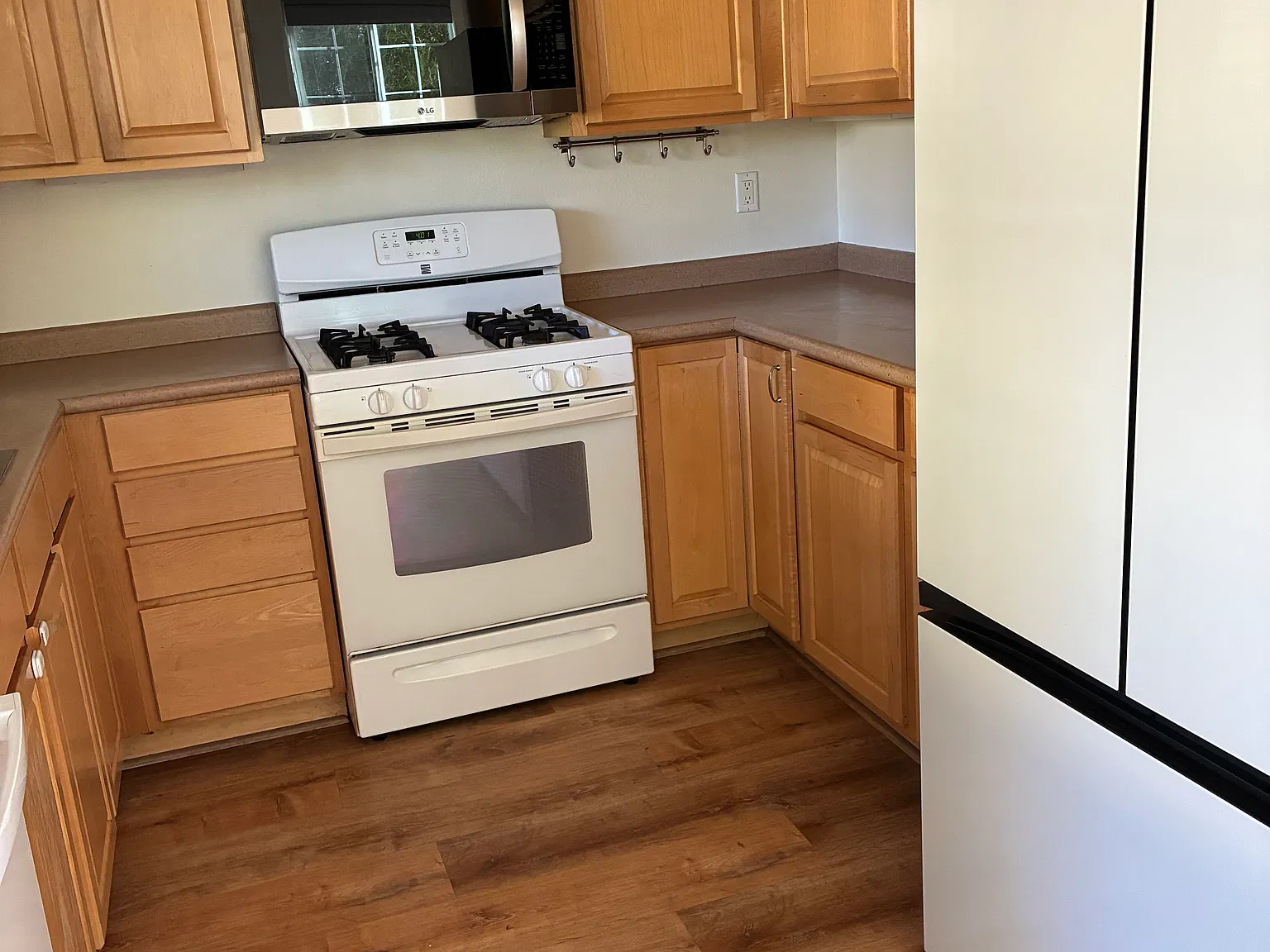 4 bed, 1379 sqft, $2,500 — Photo 4