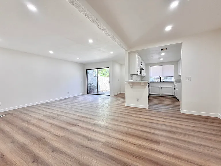 21500 Califa St #163 — Photo 8