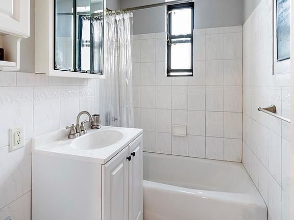 5th image of 2675 E 7th St APT 2G