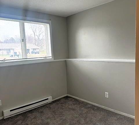 4th image of 880 E 6th St APT 5