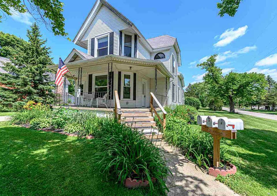 1st image of 402 N Lapeer St
