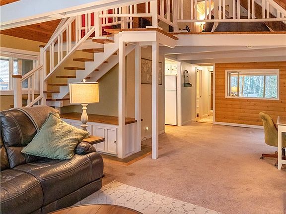 Such an adorable layout. Spacious and roomy!
