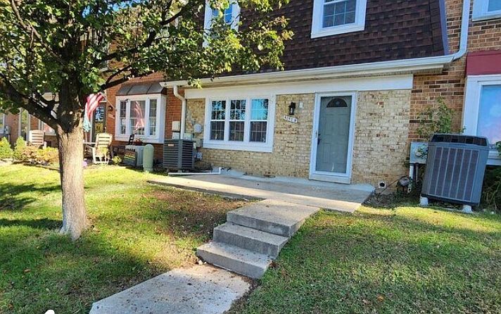 Townhome Front Yard and Door