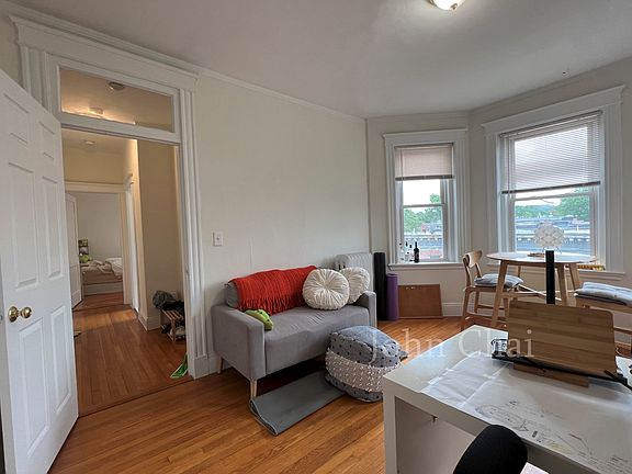 5th image of 10 Orkney Rd APT 33