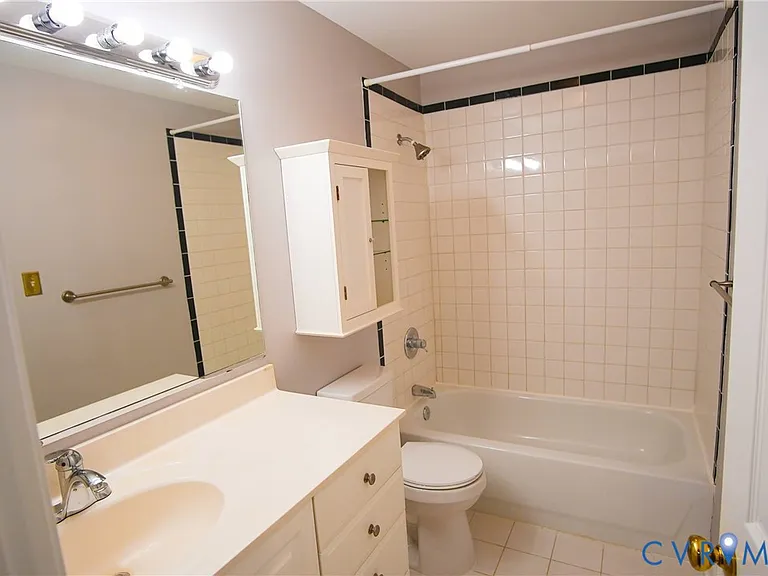 215 N 19th St #U11 — Photo 7