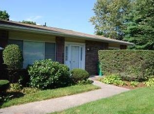 462 Round Hill Ct, Warwick, RI 02886