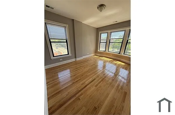 Building Photo - 1500 W 51st St
