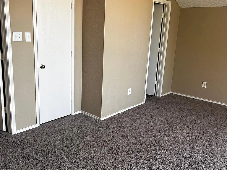 704 Gull Cir — Photo 8