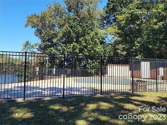 5th image of 329 Carolina Dr #961