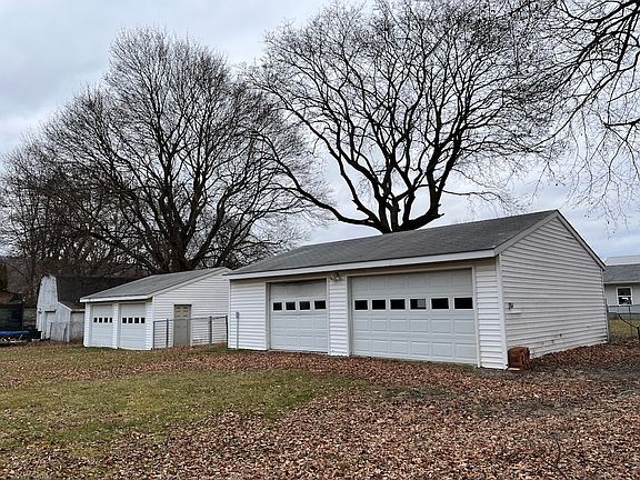 3rd image of 210 Garfield St