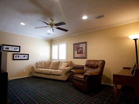2nd Living Area or Gameroom